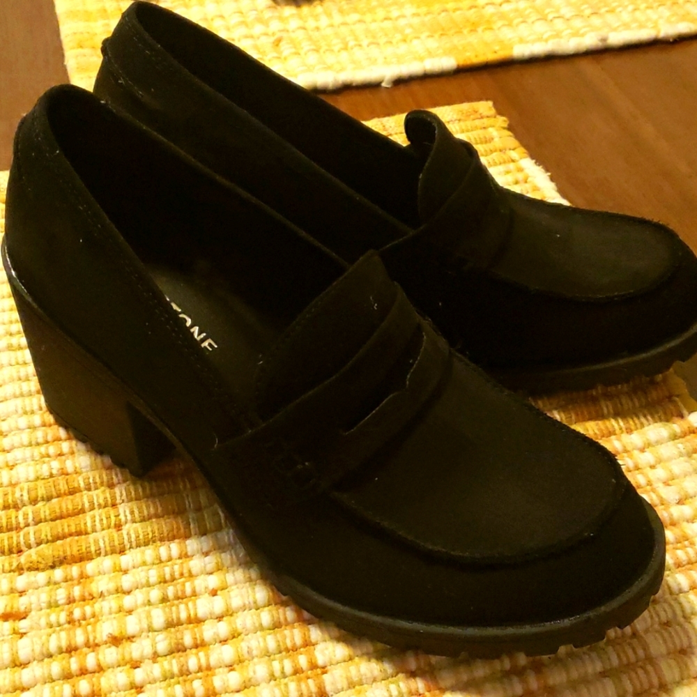 A beautiful pair of platforms  shoes 👠